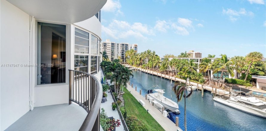 Condominio en Fort Lauderdale, Florida, 2 dormitorios  № 1701895