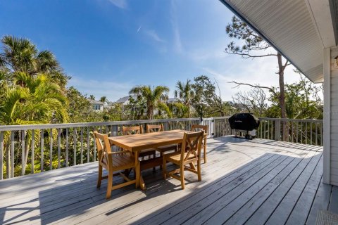 House in Anna Maria, Florida 3 bedrooms, 178.74 sq.m. № 1561875 - photo 25