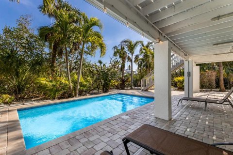 House in Anna Maria, Florida 3 bedrooms, 178.74 sq.m. № 1561875 - photo 30