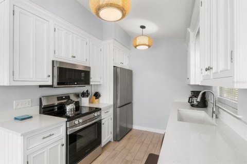 House in Anna Maria, Florida 3 bedrooms, 178.74 sq.m. № 1561875 - photo 14