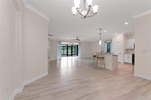 House in Davenport, Florida 4 bedrooms, 230.96 sq.m. № 2220597 - photo 8