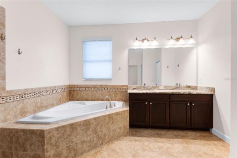 House in Davenport, Florida 4 bedrooms, 230.96 sq.m. № 2220597 - photo 25