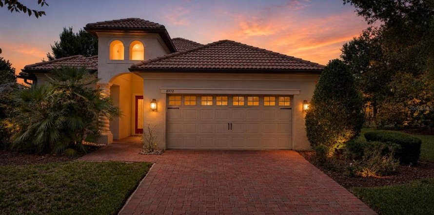 House in Davenport, Florida 4 bedrooms, 230.96 sq.m. № 2220597