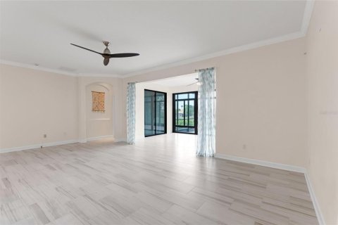 House in Davenport, Florida 4 bedrooms, 230.96 sq.m. № 2220597 - photo 13