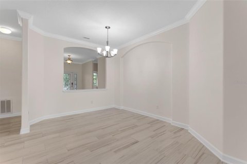 House in Davenport, Florida 4 bedrooms, 230.96 sq.m. № 2220597 - photo 7
