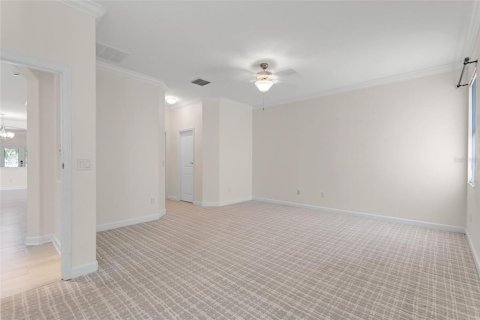 House in Davenport, Florida 4 bedrooms, 230.96 sq.m. № 2220597 - photo 24
