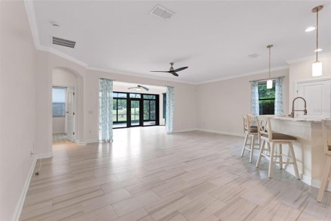 House in Davenport, Florida 4 bedrooms, 230.96 sq.m. № 2220597 - photo 4