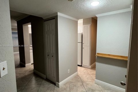 Condominio en venta en Coral Springs, Florida, 1 dormitorio, 75.81 m2 № 1937413 - foto 1