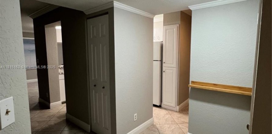 Condominio en Coral Springs, Florida, 1 dormitorio  № 1937413