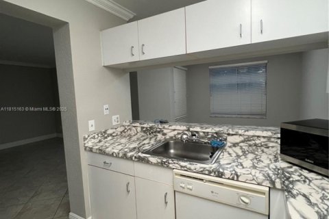 Condominio en venta en Coral Springs, Florida, 1 dormitorio, 75.81 m2 № 1937413 - foto 3