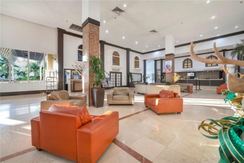 Condominio en alquiler en Sunny Isles Beach, Florida, 33.44 m2 № 1992183 - foto 19