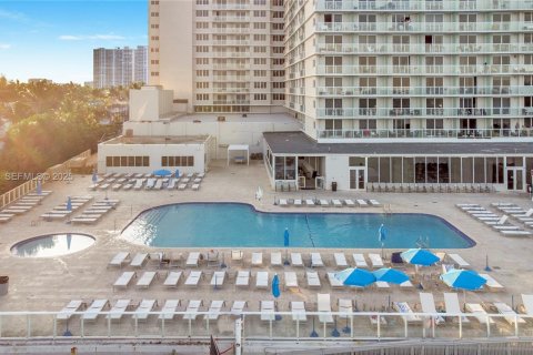 Condominio en alquiler en Sunny Isles Beach, Florida, 33.44 m2 № 1992183 - foto 26