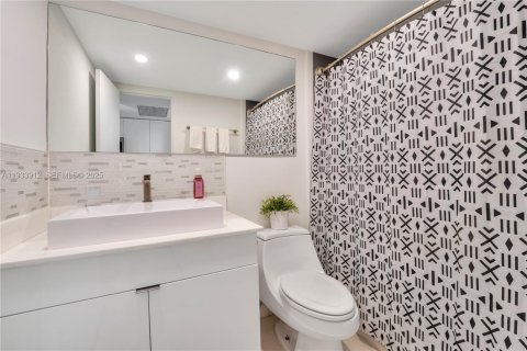 Condominio en alquiler en Sunny Isles Beach, Florida, 33.44 m2 № 1992183 - foto 13