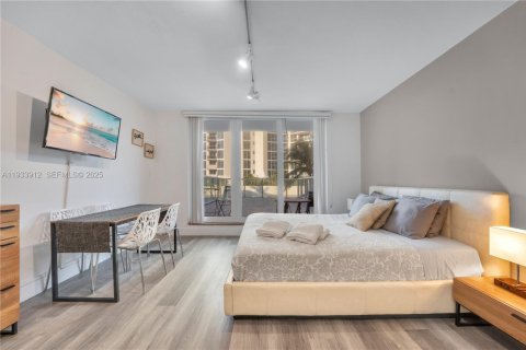 Condominio en alquiler en Sunny Isles Beach, Florida, 33.44 m2 № 1992183 - foto 10