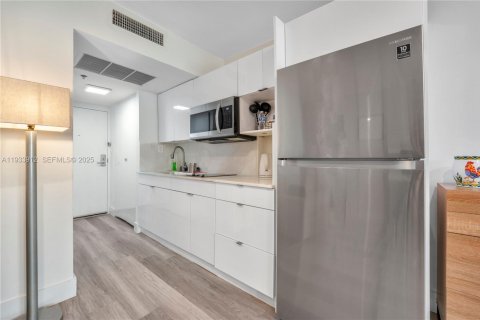 Condominio en alquiler en Sunny Isles Beach, Florida, 33.44 m2 № 1992183 - foto 8