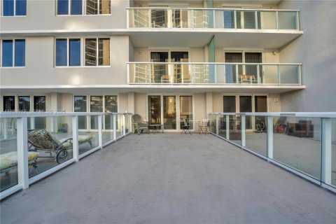 Condominio en alquiler en Sunny Isles Beach, Florida, 33.44 m2 № 1992183 - foto 14