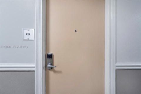 Condominio en alquiler en Sunny Isles Beach, Florida, 33.44 m2 № 1992183 - foto 4