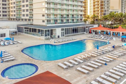 Condominio en alquiler en Sunny Isles Beach, Florida, 33.44 m2 № 1992183 - foto 25