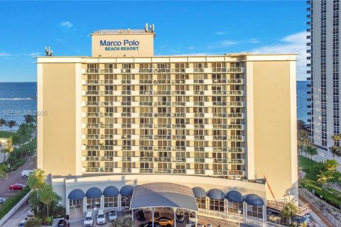 Condominio en alquiler en Sunny Isles Beach, Florida, 33.44 m2 № 1992183 - foto 3