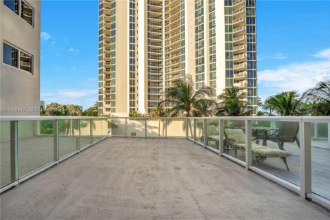 Condominio en alquiler en Sunny Isles Beach, Florida, 33.44 m2 № 1992183 - foto 15