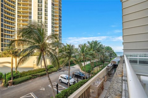 Condominio en alquiler en Sunny Isles Beach, Florida, 33.44 m2 № 1992183 - foto 1