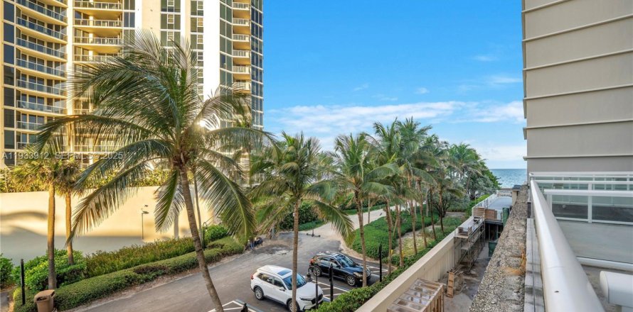 Estudio en el Condominio en Sunny Isles Beach, Florida  № 1992183