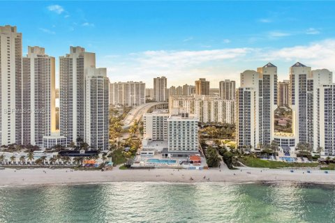 Condominio en alquiler en Sunny Isles Beach, Florida, 33.44 m2 № 1992183 - foto 28