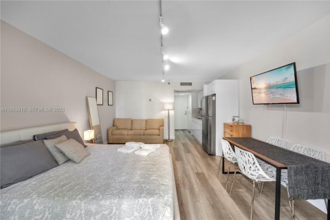 Condominio en alquiler en Sunny Isles Beach, Florida, 33.44 m2 № 1992183 - foto 12