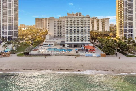 Condominio en alquiler en Sunny Isles Beach, Florida, 33.44 m2 № 1992183 - foto 27