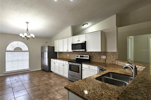 House in Poinciana, Florida 3 bedrooms, 149.76 sq.m. № 1869085 - photo 5