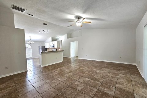 House in Poinciana, Florida 3 bedrooms, 149.76 sq.m. № 1869085 - photo 7