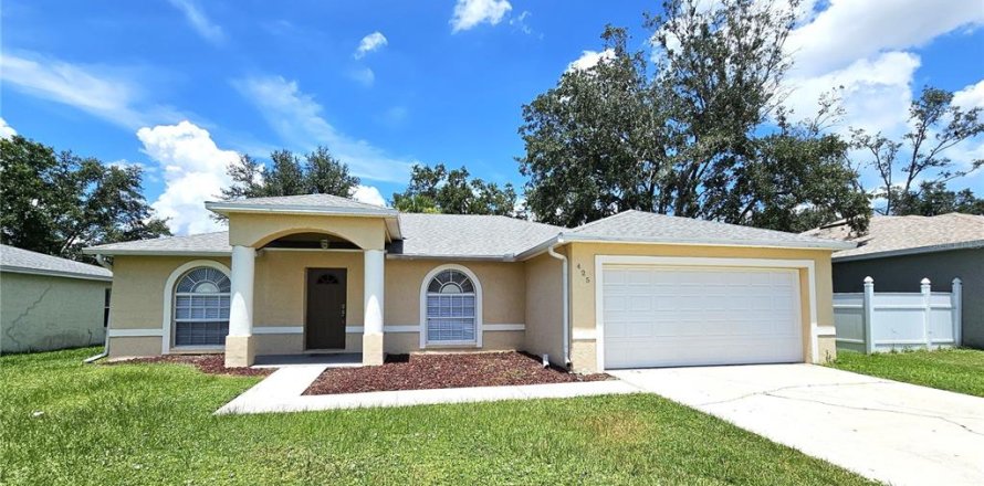 House in Poinciana, Florida 3 bedrooms, 149.76 sq.m. № 1869085
