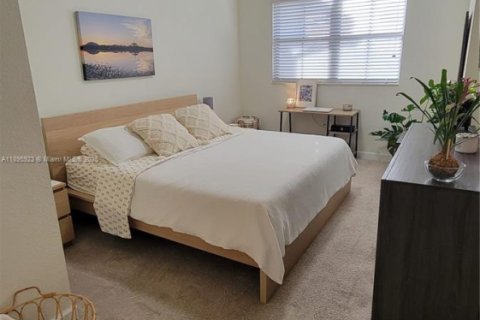 Apartamento en alquiler en Doral, Florida, 2 dormitorios, 101.08 m2 № 1950269 - foto 12