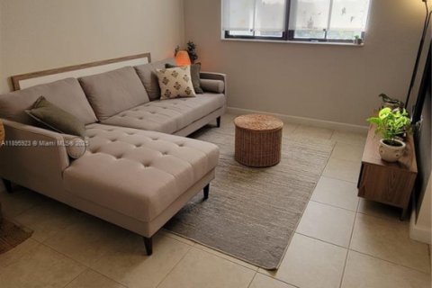 Apartamento en alquiler en Doral, Florida, 2 dormitorios, 101.08 m2 № 1950269 - foto 5