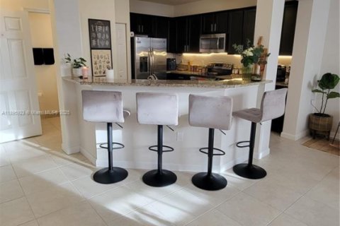 Apartamento en alquiler en Doral, Florida, 2 dormitorios, 101.08 m2 № 1950269 - foto 1