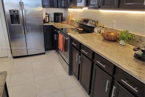 Apartamento en alquiler en Doral, Florida, 2 dormitorios, 101.08 m2 № 1950269 - foto 4