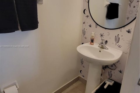 Apartamento en alquiler en Doral, Florida, 2 dormitorios, 101.08 m2 № 1950269 - foto 7