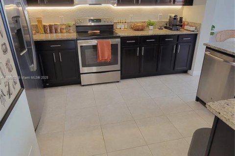 Apartamento en alquiler en Doral, Florida, 2 dormitorios, 101.08 m2 № 1950269 - foto 3