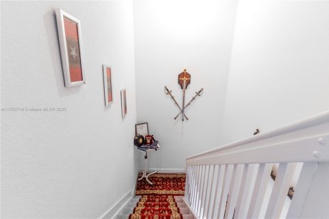 House in Hialeah, Florida 3 bedrooms, 137.77 sq.m. № 1860746 - photo 15