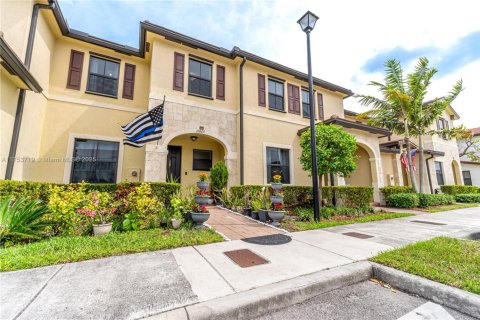 House in Hialeah, Florida 3 bedrooms, 137.77 sq.m. № 1860746 - photo 5