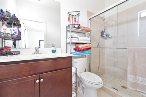 House in Hialeah, Florida 3 bedrooms, 137.77 sq.m. № 1860746 - photo 18