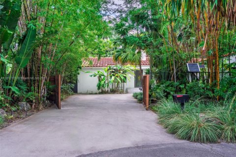 House in Miami, Florida 4 bedrooms, 224.92 sq.m. № 1874370 - photo 16