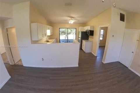 House in Port Charlotte, Florida 3 bedrooms № 1851939 - photo 7