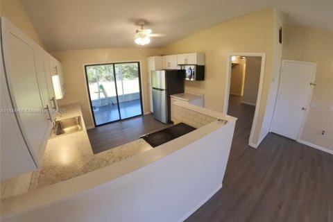House in Port Charlotte, Florida 3 bedrooms № 1851939 - photo 6