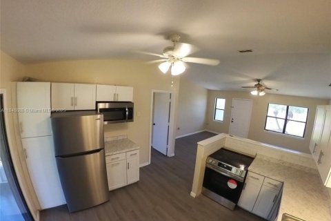 House in Port Charlotte, Florida 3 bedrooms № 1851939 - photo 4