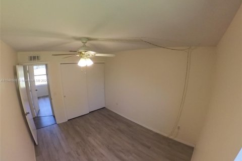 House in Port Charlotte, Florida 3 bedrooms № 1851939 - photo 15