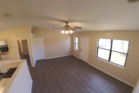 House in Port Charlotte, Florida 3 bedrooms № 1851939 - photo 9