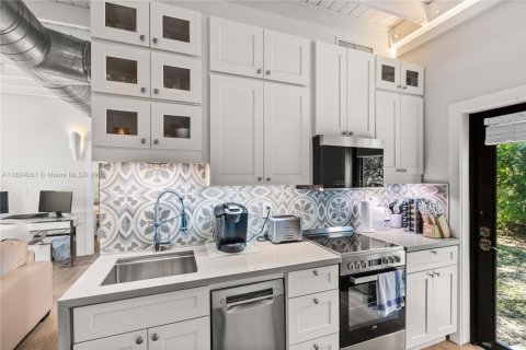 Condo in Coral Gables, Florida, 2 bedrooms  № 1794067 - photo 6