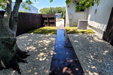 Immobilier commercial à louer à Miami Gardens, Floride: 55.74 m2 № 2168615 - photo 2