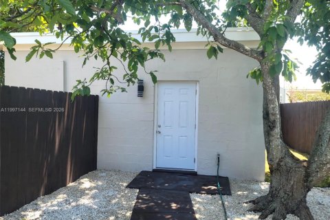 Immobilier commercial à louer à Miami Gardens, Floride: 55.74 m2 № 2168615 - photo 3